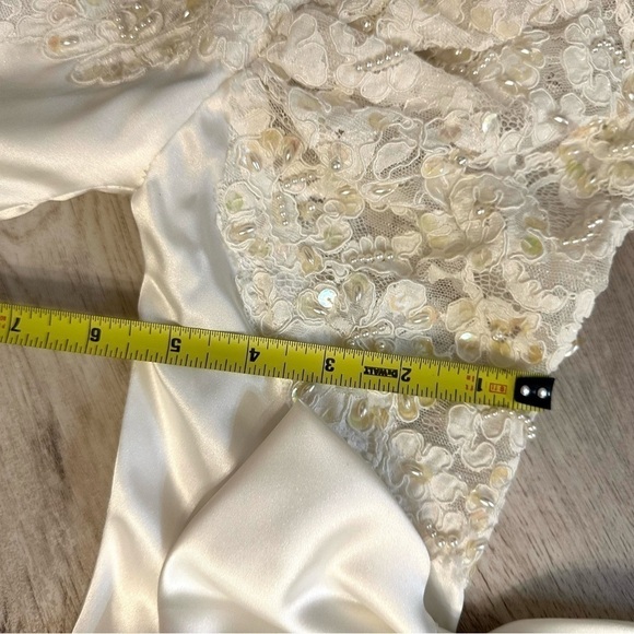Vintage Alfred Angelo Collection Wedding Dress with long beaded Train size small - Picture 8 of 17